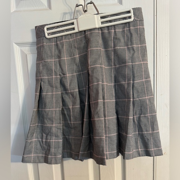 PLAID BLACK HIGH SCHOOL SKIRT - Picture 4 of 8